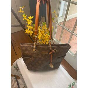Power Look, Smart Price – Adrienne Vittadini Geo-Chic Tote